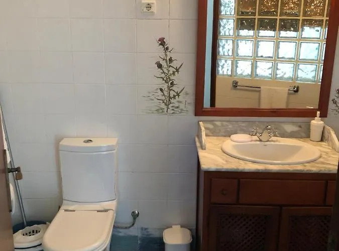 Quinta Rosa Branca بيت ضيافة تافيرا